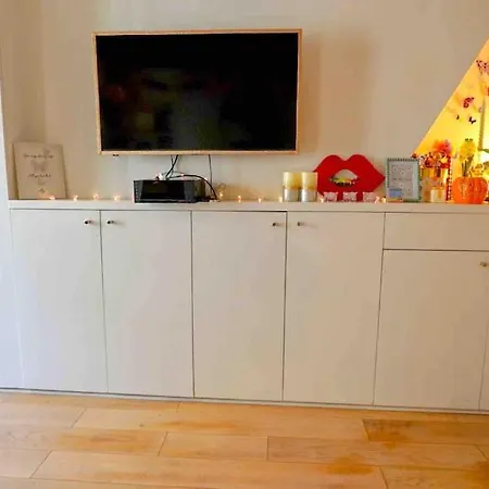 Modern Designed Apartment@ Beaubourg Apartment *