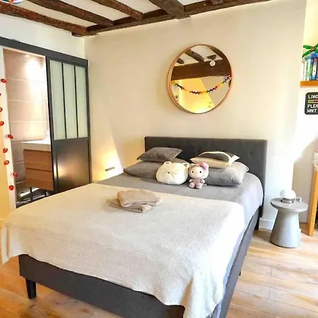 Modern Designed Apartment@ Beaubourg Apartment Paris